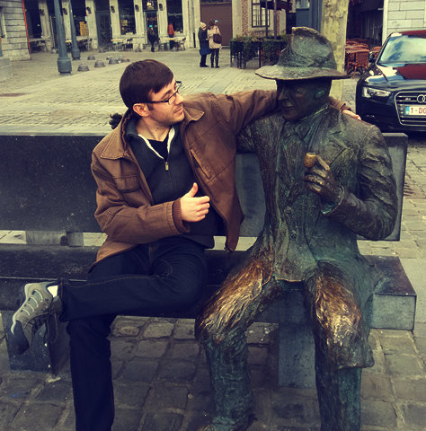 Conversation with a statue in Liège