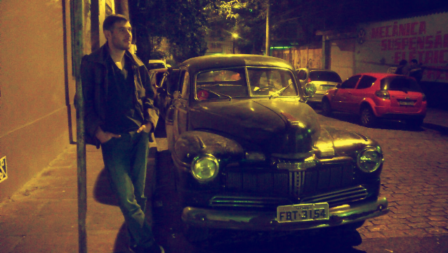Carro antigo anos 60 na Cidade Baixa, Porto Alegre