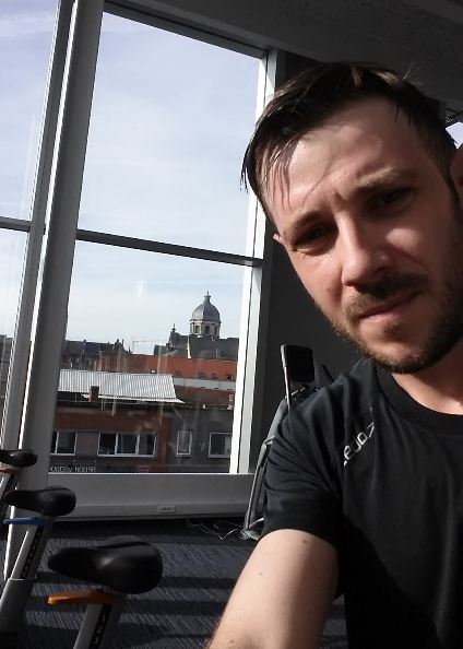 Pedalando na academia